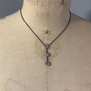 Flower pendant necklace